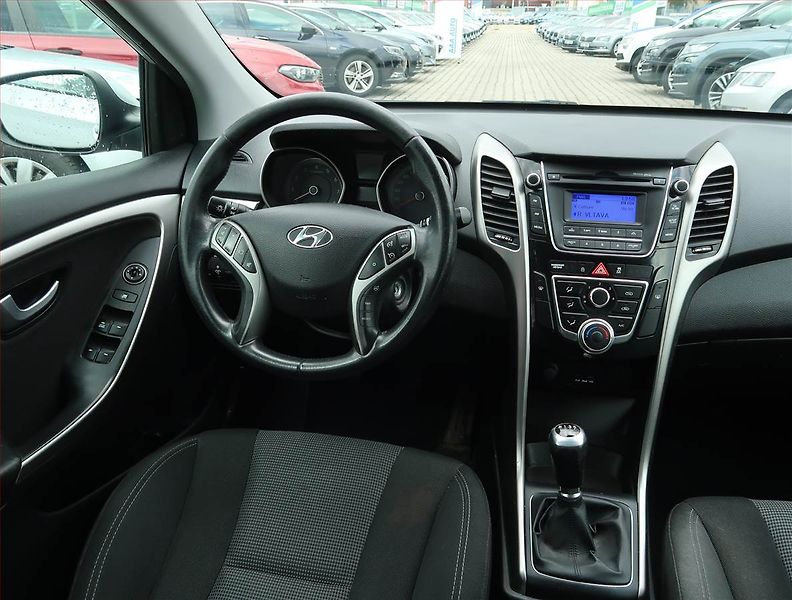 Hyundai i30 (2013) 1.6 MPI, Tempomat - fotka 7 z 15