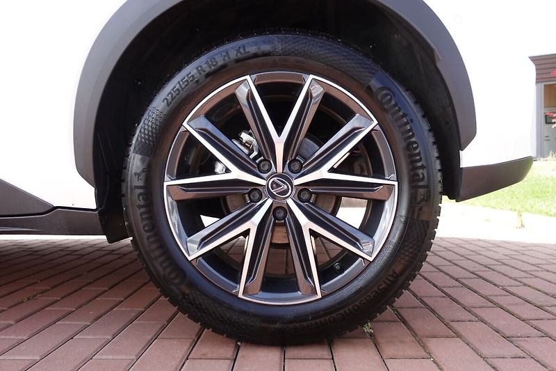 Lexus LBX 1.5 HEV Emotion Advanced FWD - fotka 9 z 34