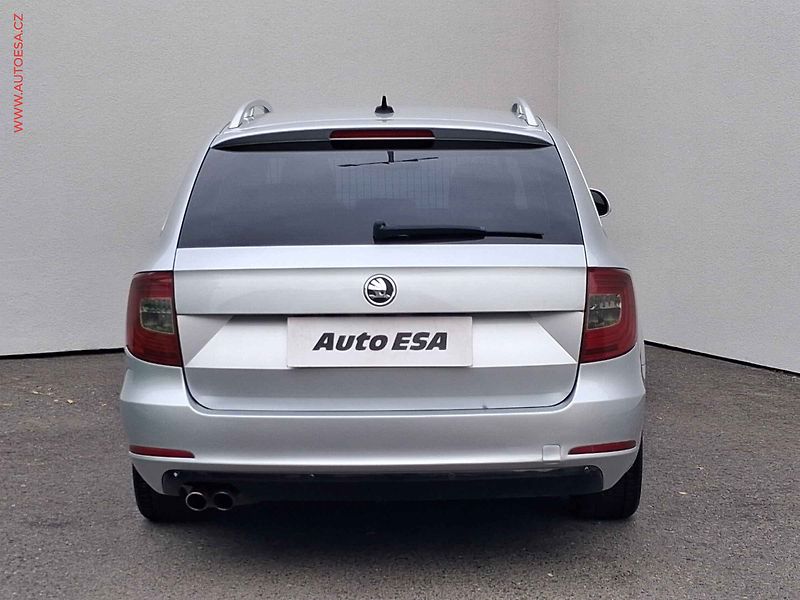 Škoda Superb (2014) 2.0 TDi, Elegance, DSG, bixen - fotka 5 z 18
