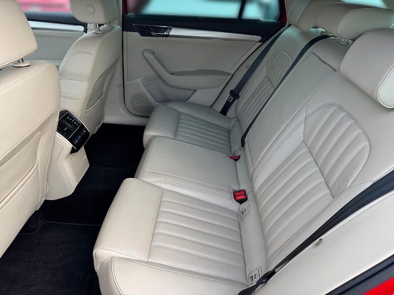 Škoda Superb (2020) L&K 2.0TSI 200kW DSG 4x4 TAŽNÉ - fotka 8 z 11