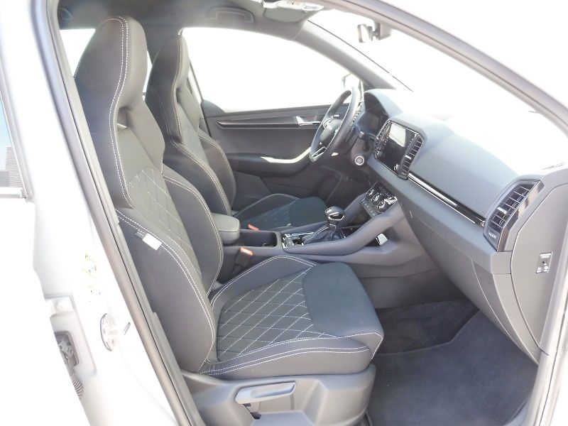 Škoda Karoq (2025) SportLine 2,0 TSI 140kW DSG 4x - fotka 9 z 29