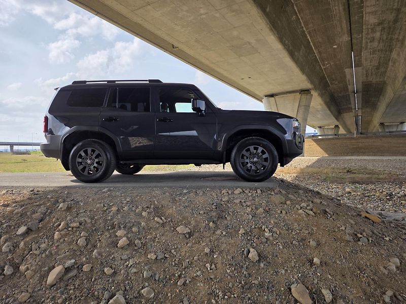Toyota Land Cruiser 2.8-INVINCIBLE-ZÁRUKA-DPH - fotka 44 z 77