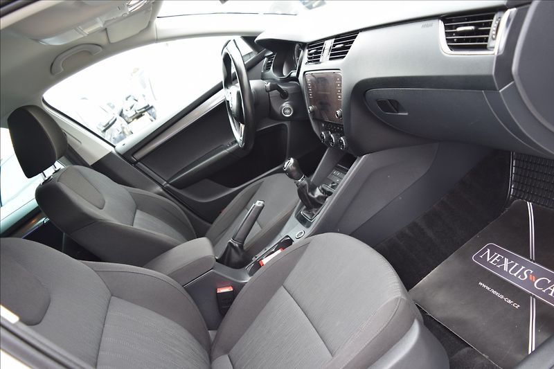 Škoda Octavia 1,6 TDI 85kw ALU KLIMA TAŽNÉ - fotka 25 z 48