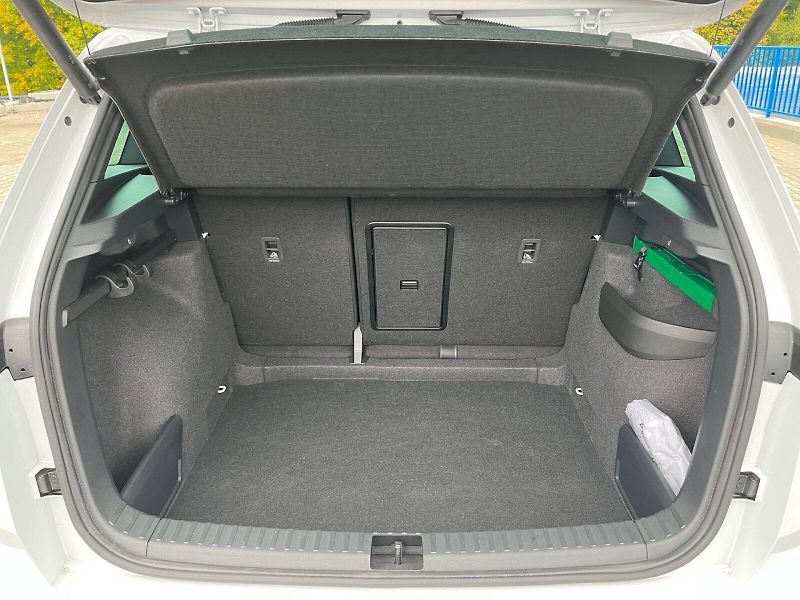 Škoda Karoq (2024) SPORTLINE TSI 1.5/110KW 7AP - fotka 34 z 37
