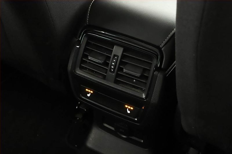 Škoda Karoq (2025) 2.0 TDI, Drive, FullLed - fotka 14 z 15