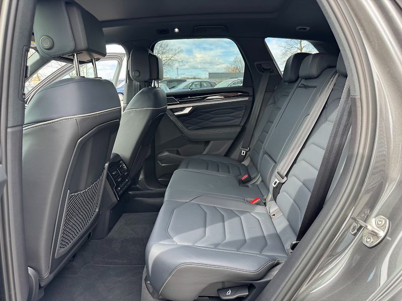 Volkswagen Touareg (2025) R-Line 3.0 TDI 4Motion 210kW - fotka 15 z 47