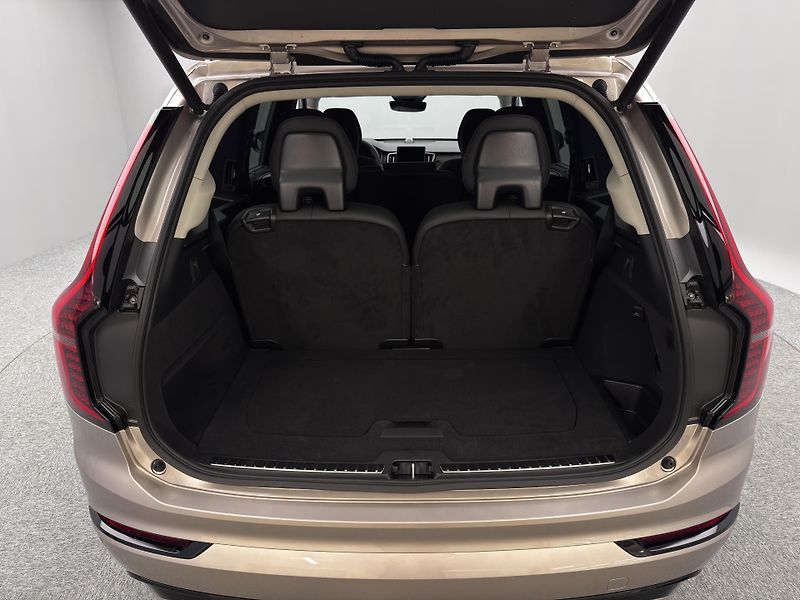 Volvo XC90 (2026) T8 AWD Plug-in DARK ULTRA 7 - fotka 16 z 29