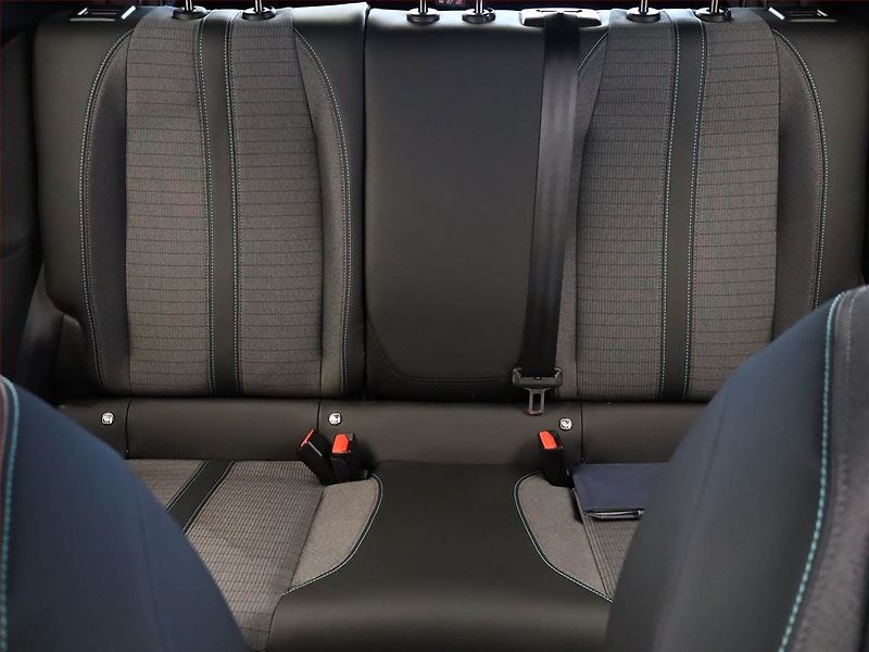 Peugeot 2008 (2021) 1.2 PureTech, Automat - fotka 8 z 17