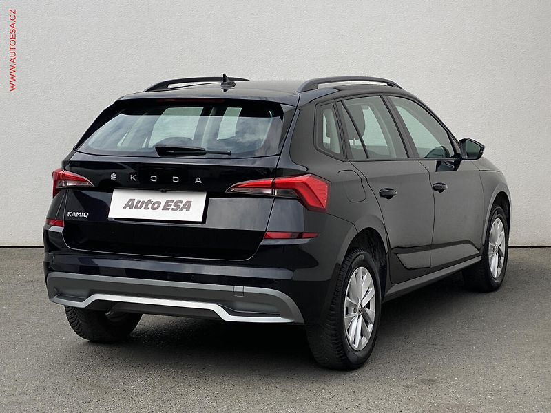Škoda Kamiq (2023) 1.0 TSi, Ambition, DSG - fotka 4 z 18