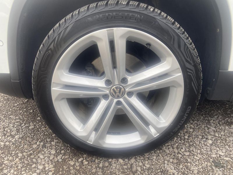 Volkswagen Tiguan (2014) 2.0 TDI - R-line CUP 4x4 - fotka 11 z 47