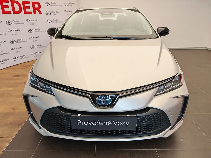 Toyota Corolla 1.8 Hybrid Comfort e-CVT sedan - fotka 2 z 36