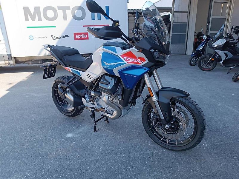 Moto Guzzi V 100 Stelvio (2026) Stelvio V100 Duecento Tributo - fotka 14 z 15