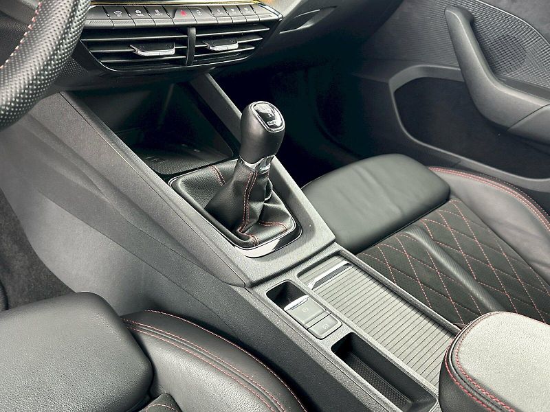 Škoda Octavia (2023) Combi 2.0TSI 180kW RS - fotka 23 z 34
