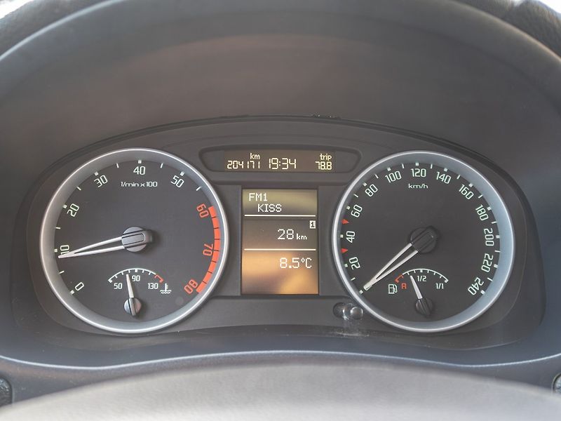 Škoda Fabia (2008) 1.4i 16V 63KW – ESP - fotka 15 z 37