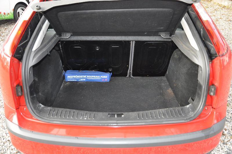 Ford Focus 1.4i 59kW - fotka 9 z 12