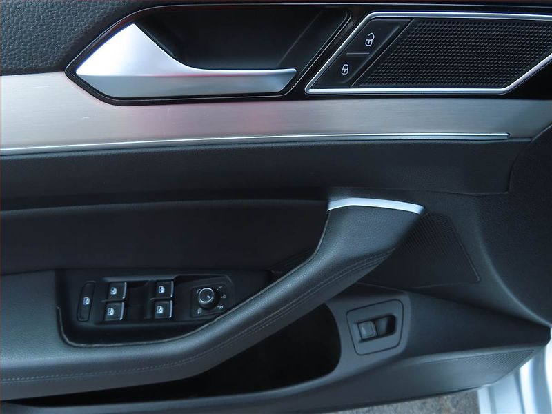 Volkswagen Passat (2016) 2.0 TDI, Automat, Kůže, Navi - fotka 17 z 21