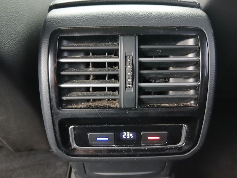 Volkswagen Passat 2.0 TDI, Highline, DSG - fotka 40 z 48