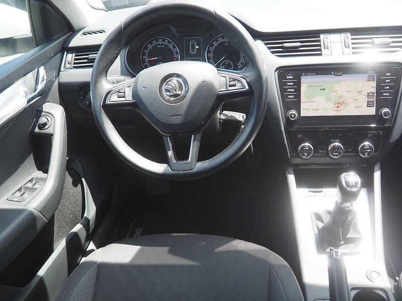 Škoda Octavia (2017) 1.6 TDI Ambiente, Navi - fotka 17 z 35