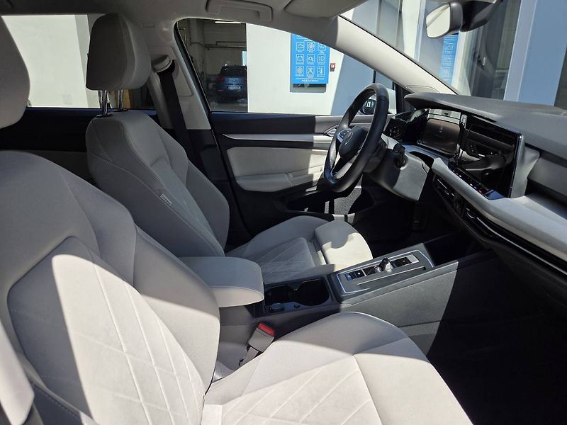 Volkswagen Golf (2023) 2.0 TDI DSG - fotka 38 z 39