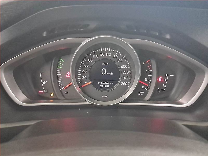 Volvo V40 (2016) 2.0 D2, Automat, Serv.kniha - fotka 11 z 17