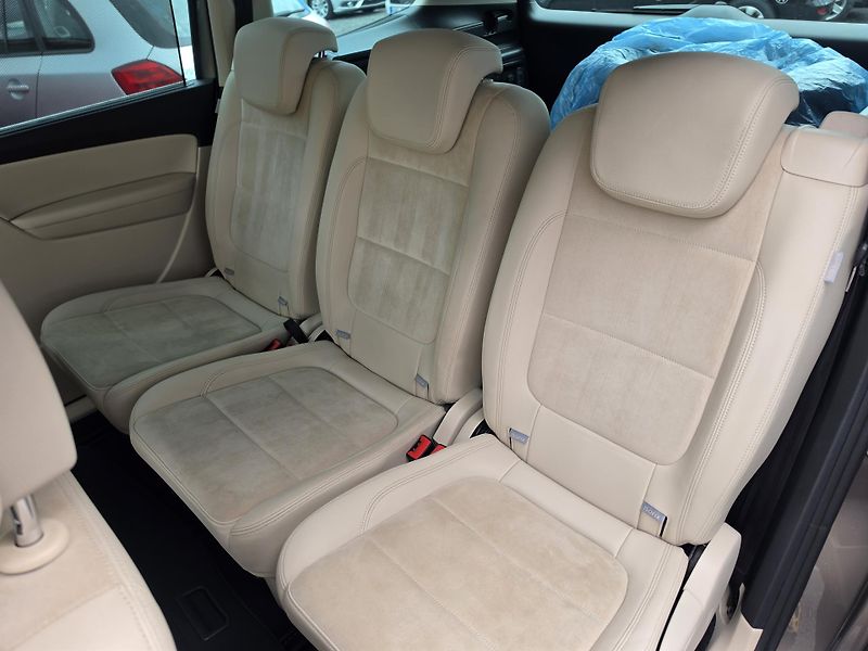 Volkswagen Sharan 2.0TSI Highline 7 TZ Masáž Led - fotka 9 z 24