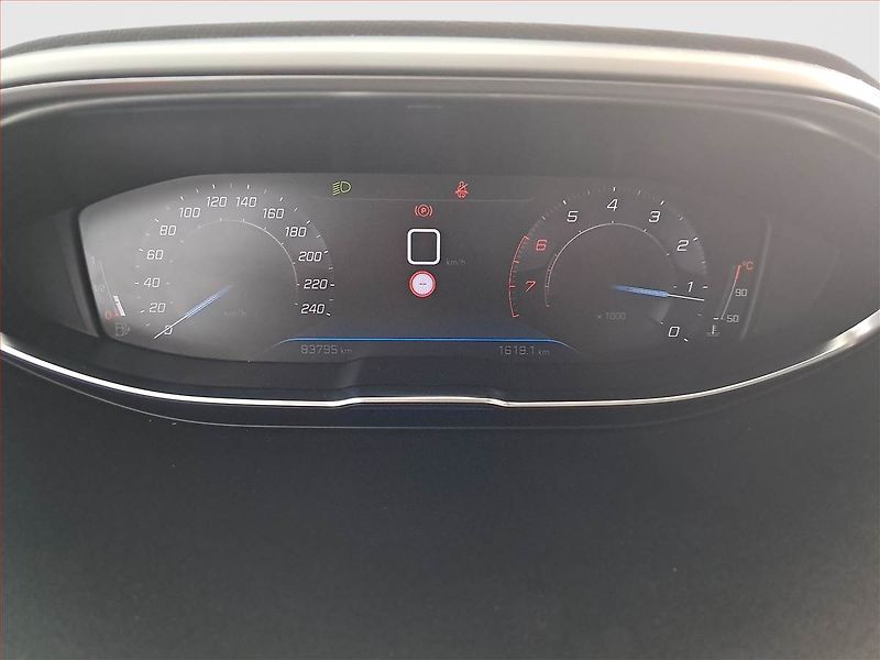 Peugeot 3008 (2020) 1.2 PureTech, ČR,1.maj - fotka 11 z 16