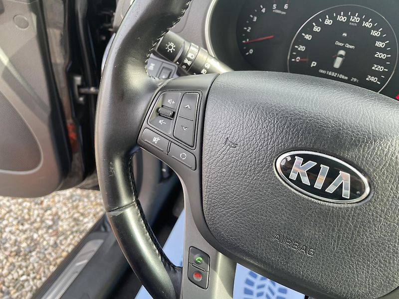 Kia Sorento 2,2 CRDi/145kW 4x4 - Automat - fotka 17 z 64