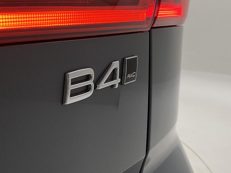 Volvo XC60 B4 AWD DARK PLUS AUT  - fotka 38 z 53