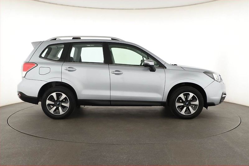Subaru Forester (2016) 2.0 d, 4X4, Bi-Xenony - fotka 6 z 20