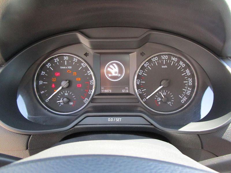 Škoda Octavia 1,6TDI-66KW- KOUPENA V ČR - fotka 10 z 14
