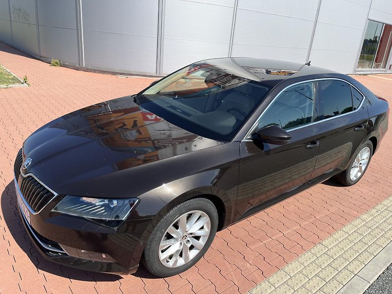 Škoda Superb 2.0 TDi DSG Style Plus - fotka 37 z 38
