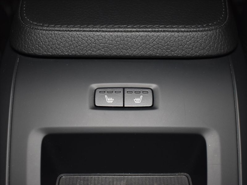Volvo V90 2,0 D5 AWD CC PRO - fotka 16 z 28