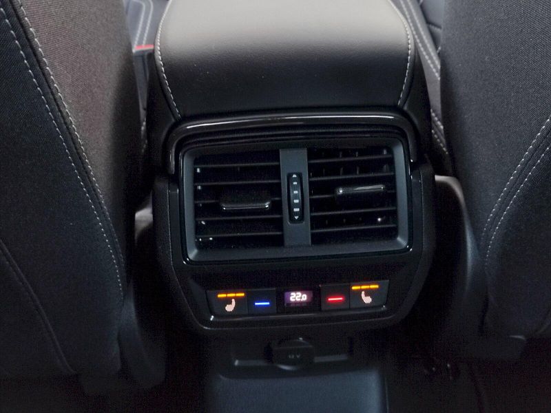Škoda Karoq (2025) SportLine 1,5 Tsi  110 Kw - fotka 31 z 42
