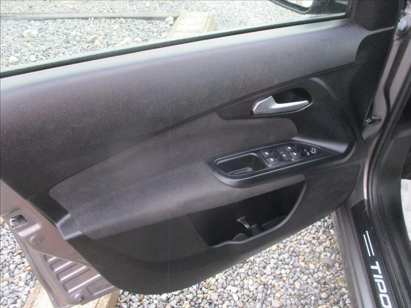 Fiat Tipo 1,4 i 16V, digiklima,Zamluven - fotka 19 z 40