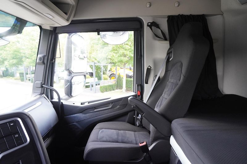 Iveco (2024) AS 440 S57 S-Way tractor unit - fotka 15 z 24