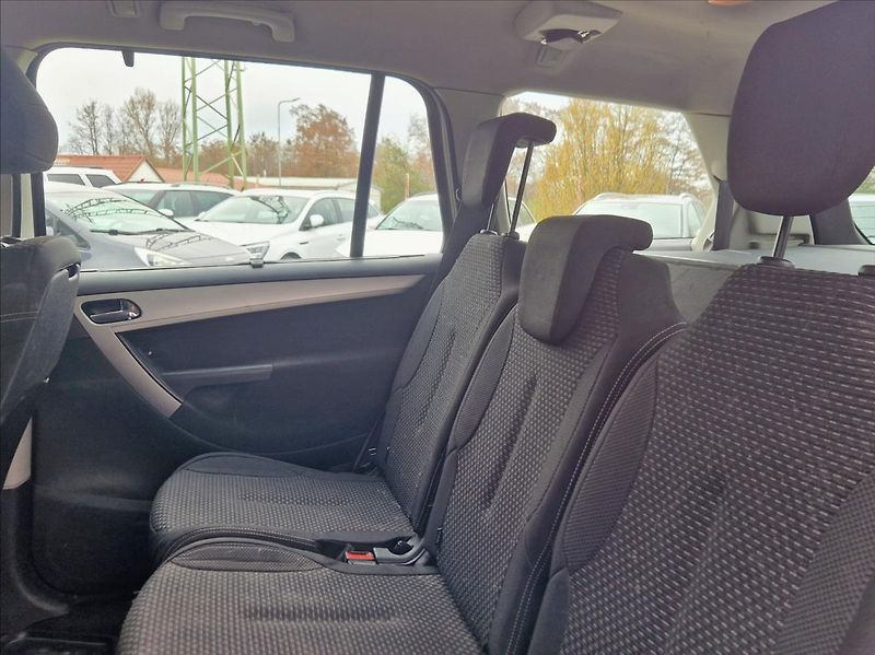 Citroën C4 Picasso 1,6 HDi 80kW AUTOKLIMA 7MIST - fotka 13 z 23
