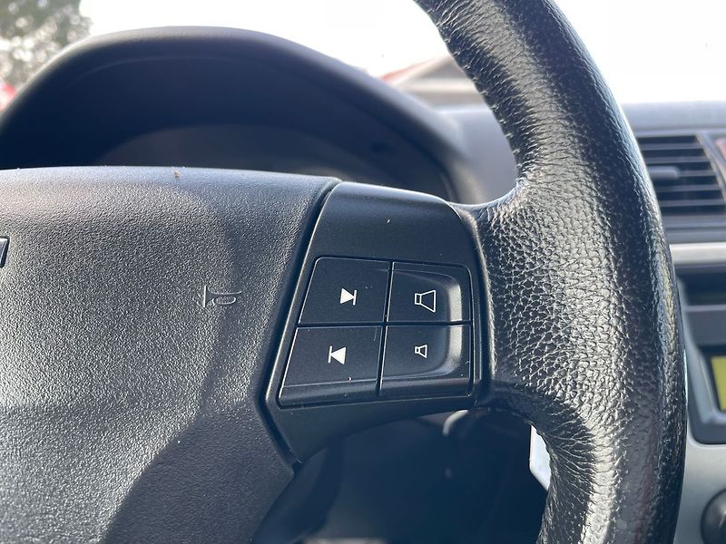 Volvo S40 1.6D 80kw*VYHŘEV.SED*NOVÁ STK* - fotka 29 z 31