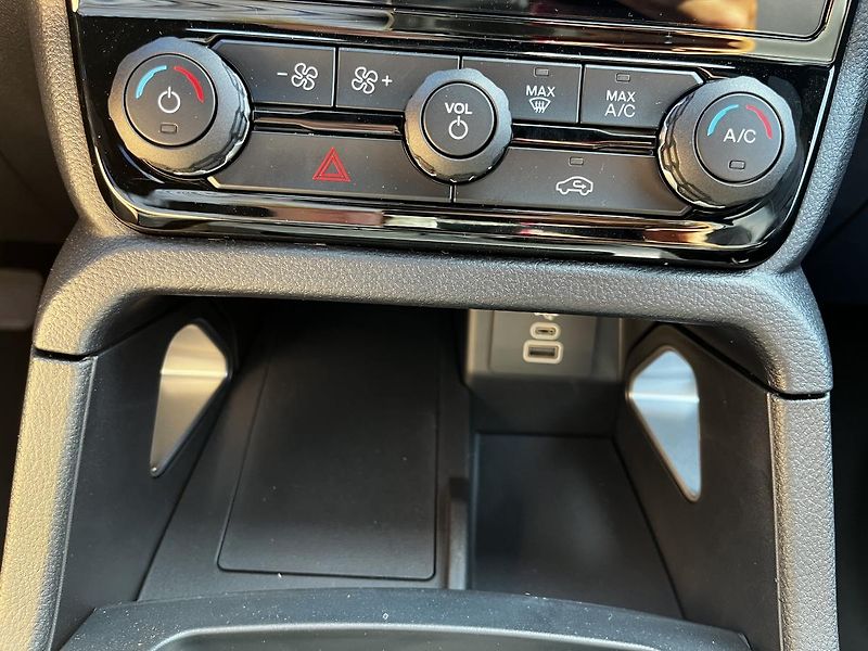 Ford Ranger Wildtrak 2.0 EcoBlue Bi-Turbo - fotka 27 z 42