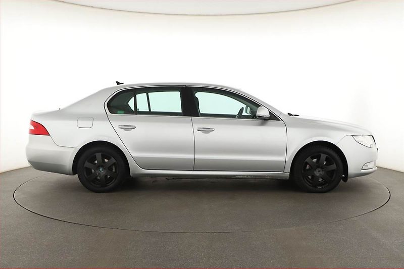 Škoda Superb (2010) 2.0 TDI, 4X4, nová STK - fotka 6 z 13