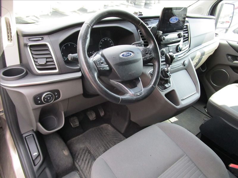 Ford Tourneo Custom 2.0TDCi L2 Titanium, 8 míst - fotka 12 z 57