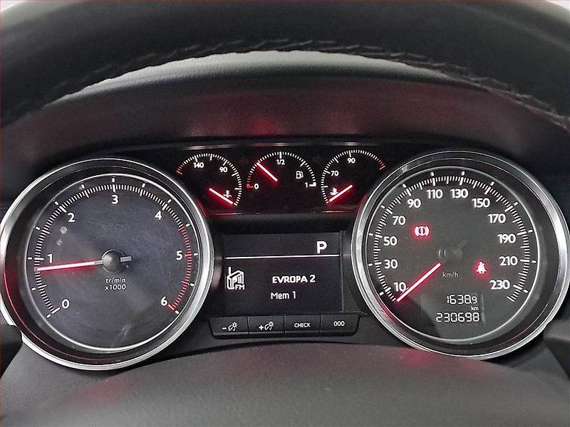Peugeot 508 (2017) 2.0 BlueHDi, Automat, Navi - fotka 11 z 18