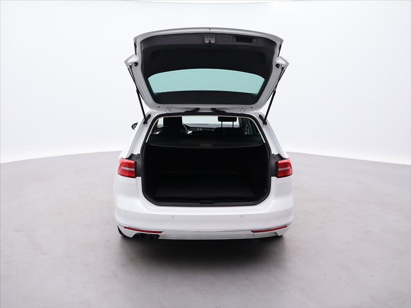Volkswagen Passat 2,0 TDI 140k DSG Highline CZ - fotka 9 z 27