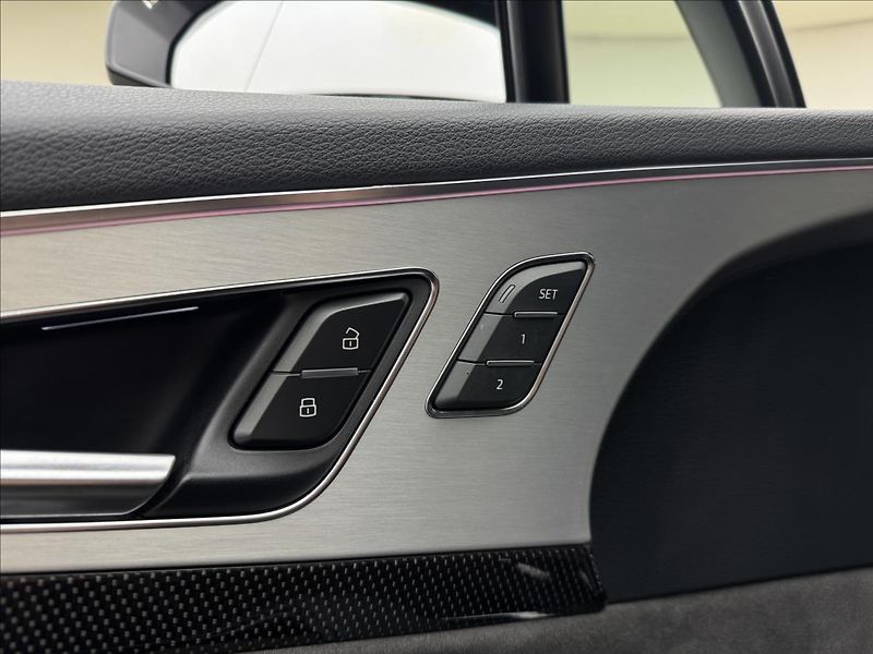 Audi SQ7 4,0 V8 MATRIX BOSE DPH 360° CZ - fotka 34 z 52