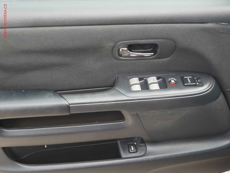 Honda CR-V (2005) 2.0 i -VTEC 4x4, AT, autoAC - fotka 14 z 15
