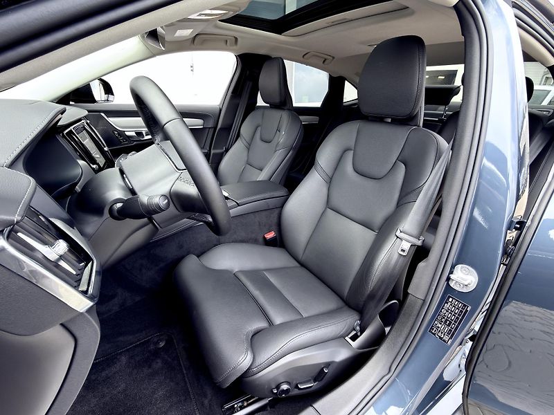 Volvo S90 T8 AWD // ULTIMATE // 335 kW - fotka 13 z 50