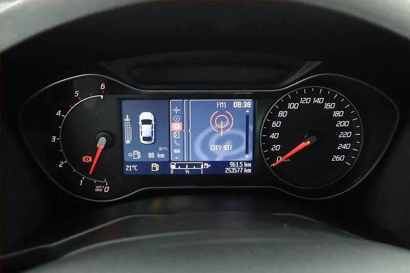 Ford Mondeo (2014) 2.0 TDCi, Navi, Xenony - fotka 12 z 14
