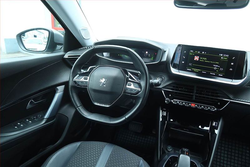 Peugeot 2008 (2020) Allure 1.2 PureTech, Automat - fotka 7 z 25
