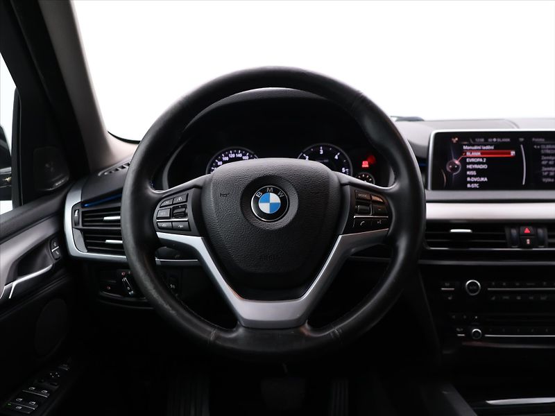 BMW X5 3,0 30d 190kW xDrive CZ - fotka 17 z 34