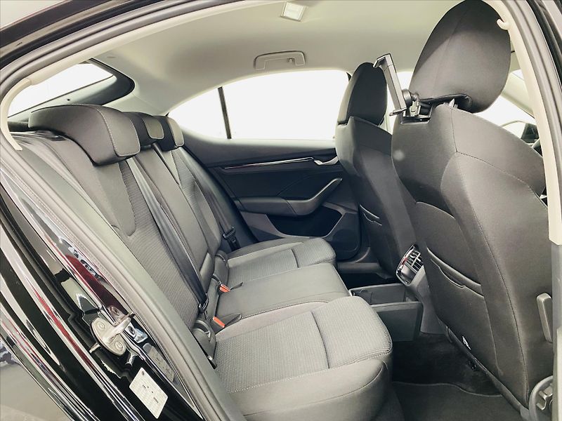 Škoda Octavia 1,5 TSI 110kW Selection - fotka 7 z 25