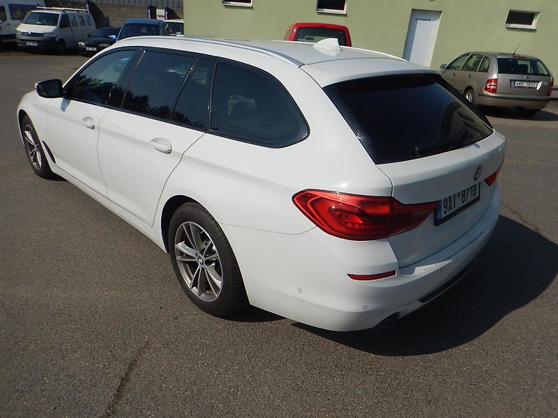 BMW Řada 5 520D XDRIVE - fotka 4 z 26